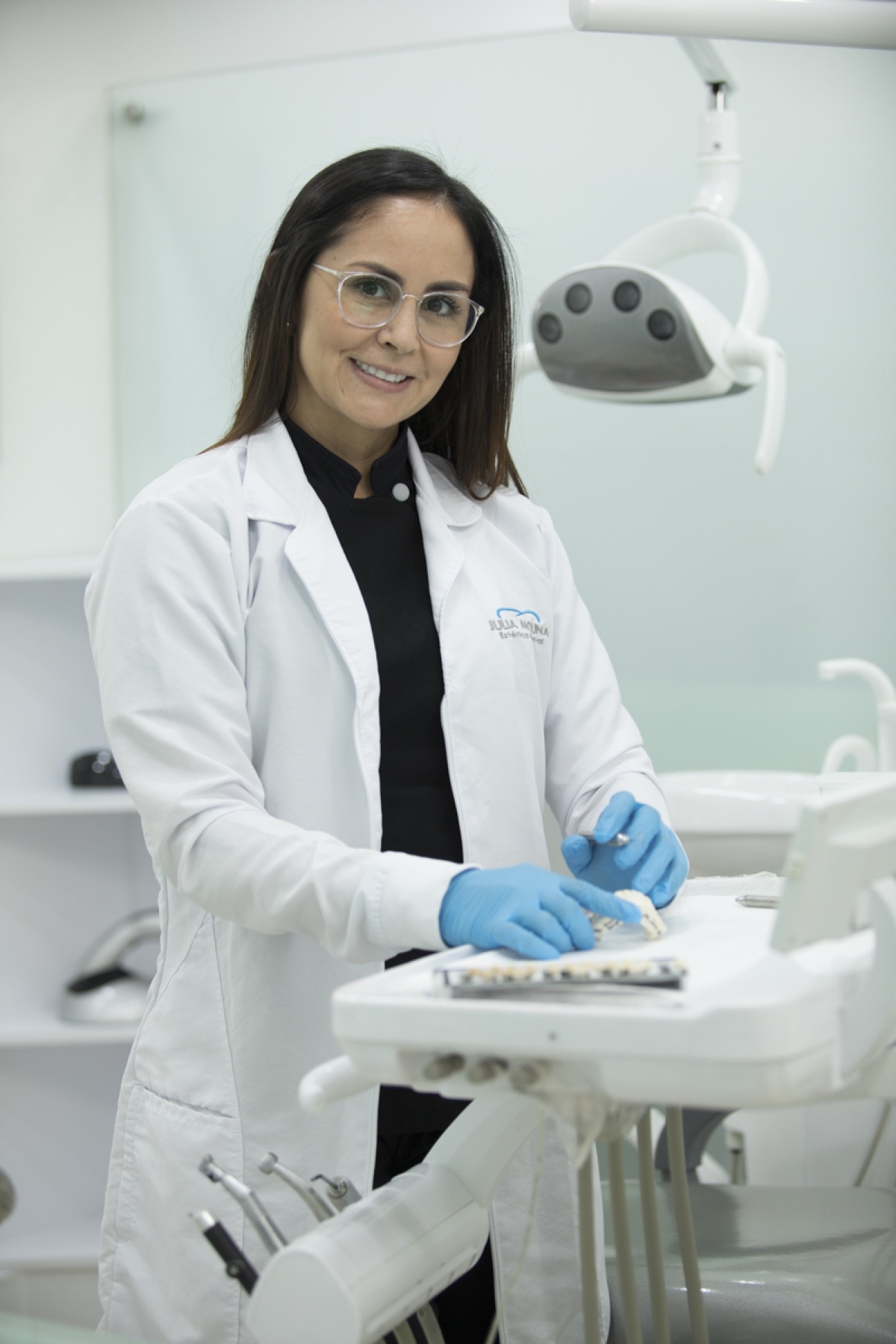 Dr. Julia Molina best dentist in Cali Colombia 20 years experience